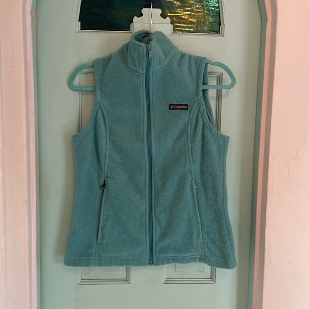 Women’s Fleece Blue Columbia Vest with zippered pockets